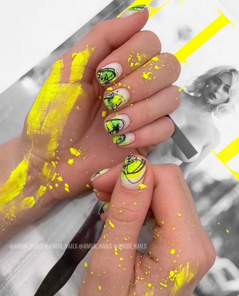 Стильный матовый маникюр 2026: идеи на фото