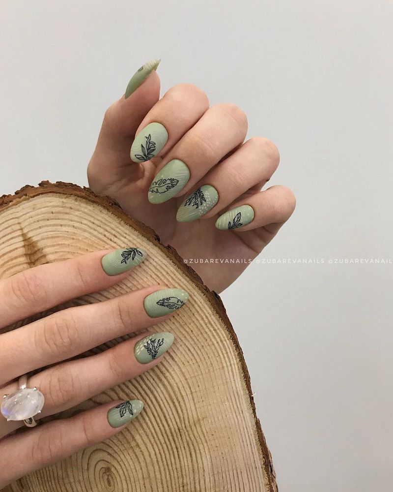 Стильный матовый маникюр 2026: идеи на фото