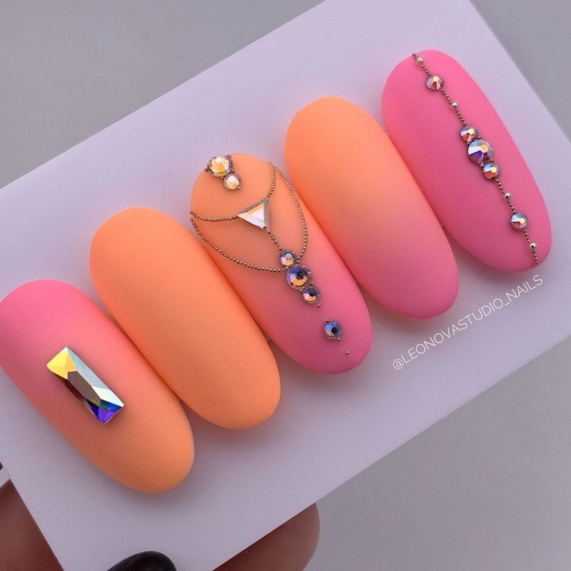 Стильный матовый маникюр 2026: идеи на фото