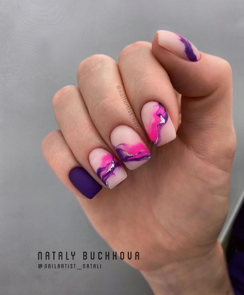 Стильный матовый маникюр 2026: идеи на фото