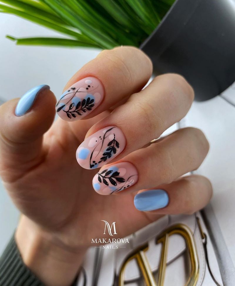 Стильный матовый маникюр 2026: идеи на фото