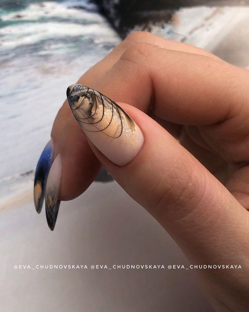 Стильный матовый маникюр 2026: идеи на фото