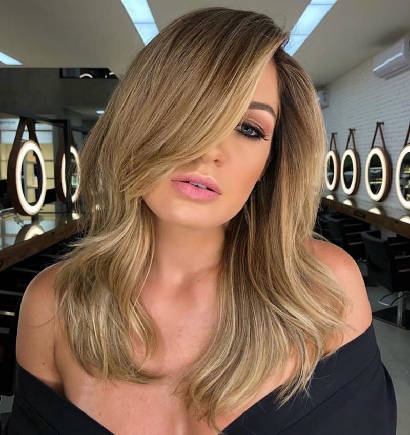 Топовые идеи стрижек и причесок на длинные волосы в сезоне 2026