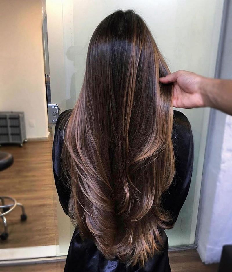 Топовые идеи стрижек и причесок на длинные волосы в сезоне 2026