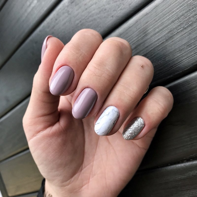 Креативные идеи мраморного маникюра 2026: свежие новинки дизайна