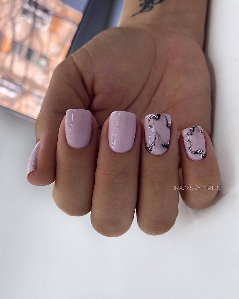 Креативные идеи мраморного маникюра 2026: свежие новинки дизайна