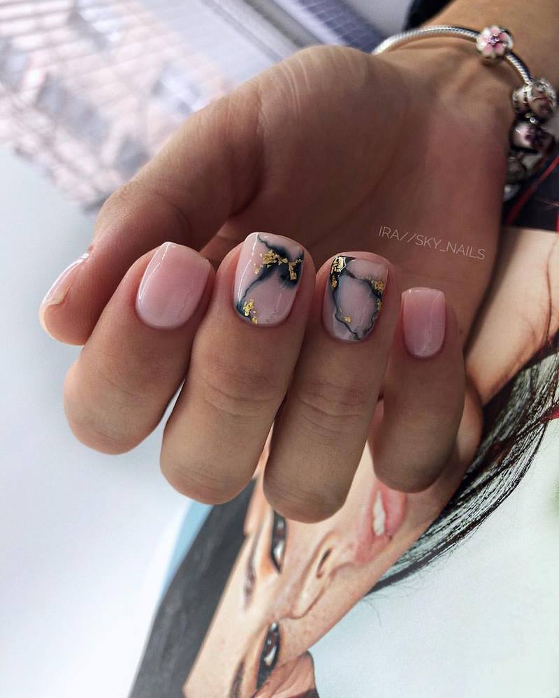 Креативные идеи мраморного маникюра 2026: свежие новинки дизайна