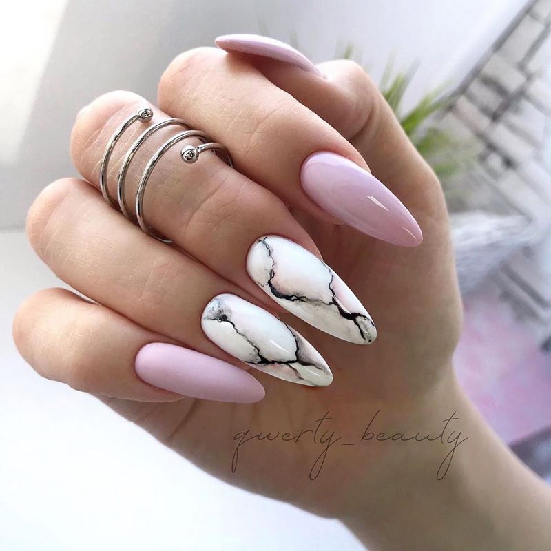 Креативные идеи мраморного маникюра 2026: свежие новинки дизайна