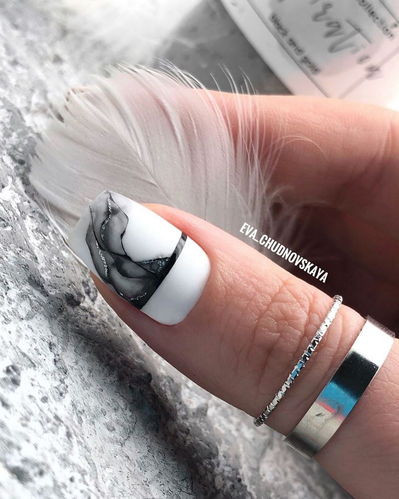 Креативные идеи мраморного маникюра 2026: свежие новинки дизайна
