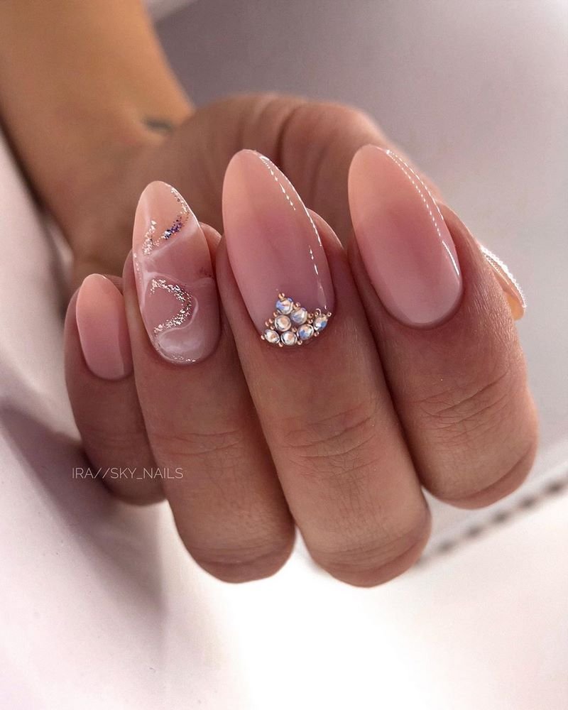 Креативные идеи мраморного маникюра 2026: свежие новинки дизайна