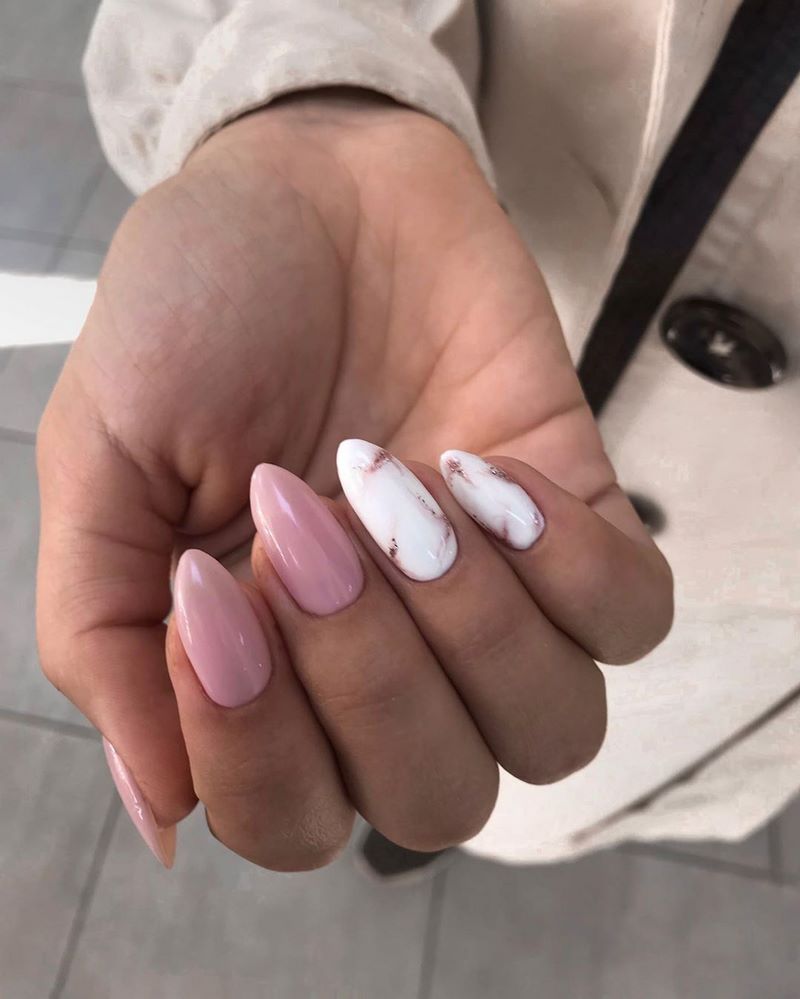 Креативные идеи мраморного маникюра 2026: свежие новинки дизайна