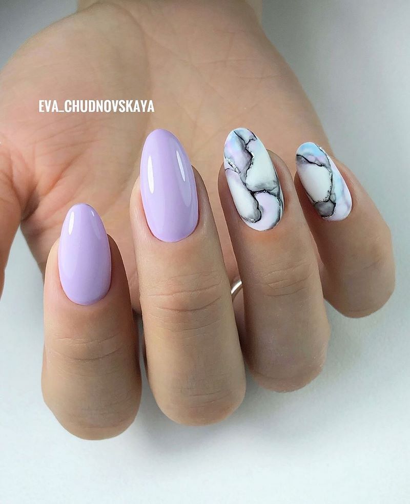 Креативные идеи мраморного маникюра 2026: свежие новинки дизайна