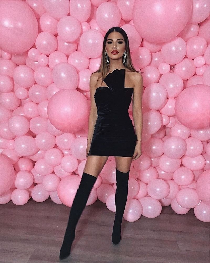 Модные платья на Новый год 2027: трендовые новинки на фото