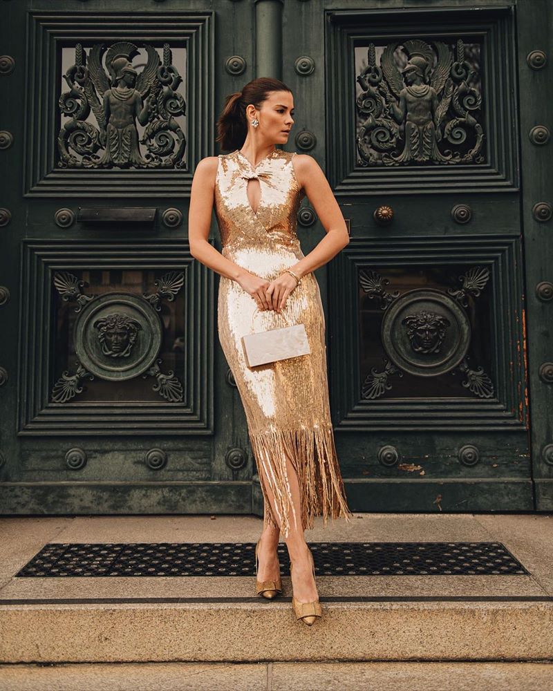 Модные платья на Новый год 2027: трендовые новинки на фото