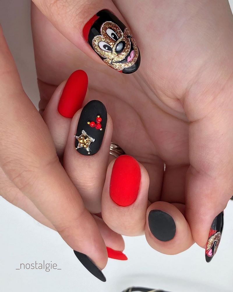 Блистательный новогодний маникюр 2027: фото-примеры