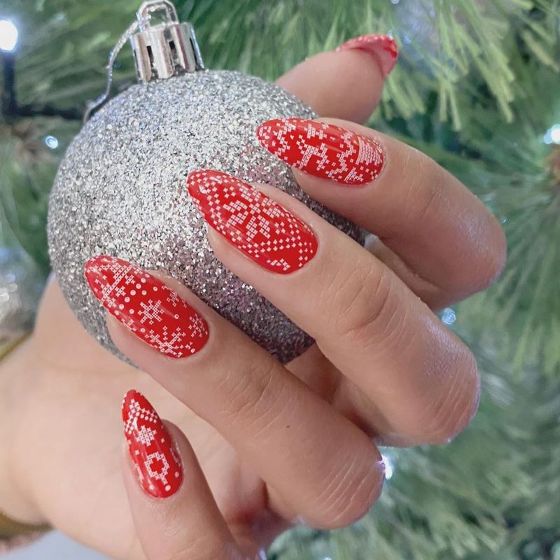 Блистательный новогодний маникюр 2027: фото-примеры