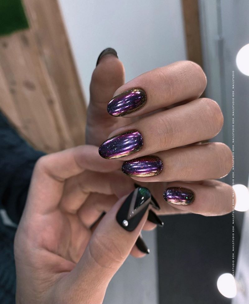 Блистательный новогодний маникюр 2027: фото-примеры