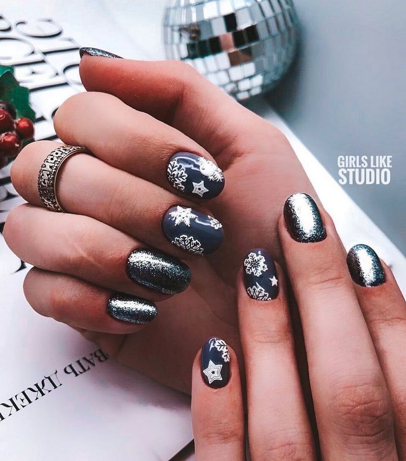 Блистательный новогодний маникюр 2027: фото-примеры