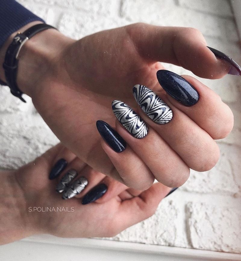 Блистательный новогодний маникюр 2027: фото-примеры