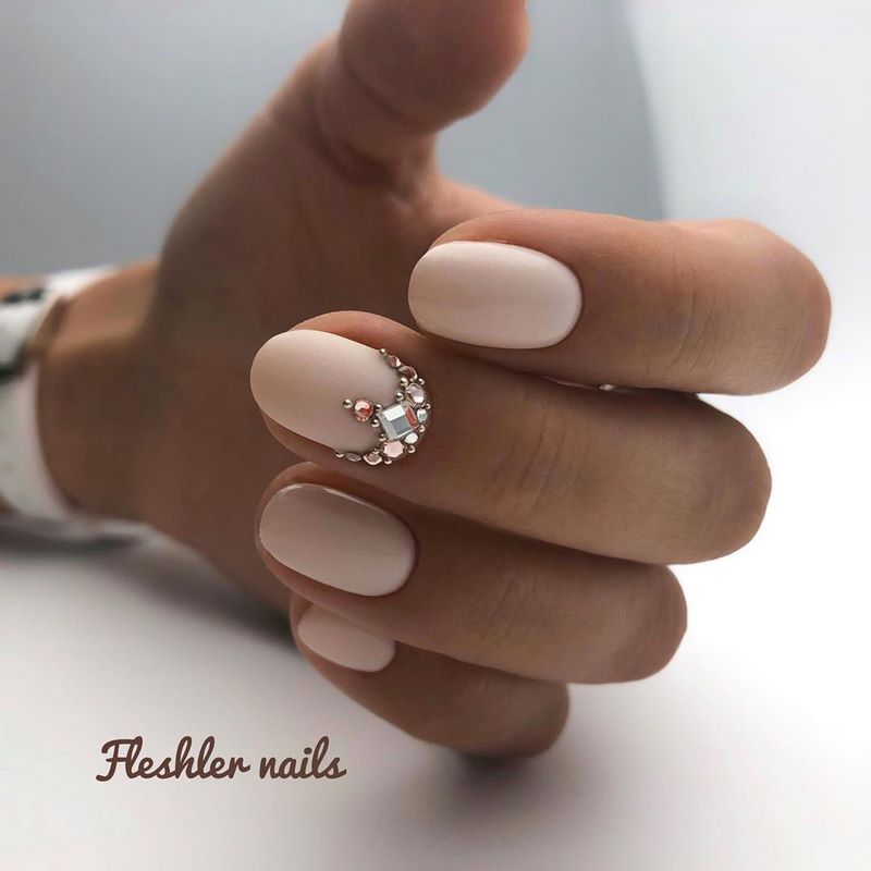 Блистательный новогодний маникюр 2027: фото-примеры