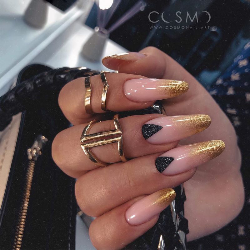 Блистательный новогодний маникюр 2027: фото-примеры