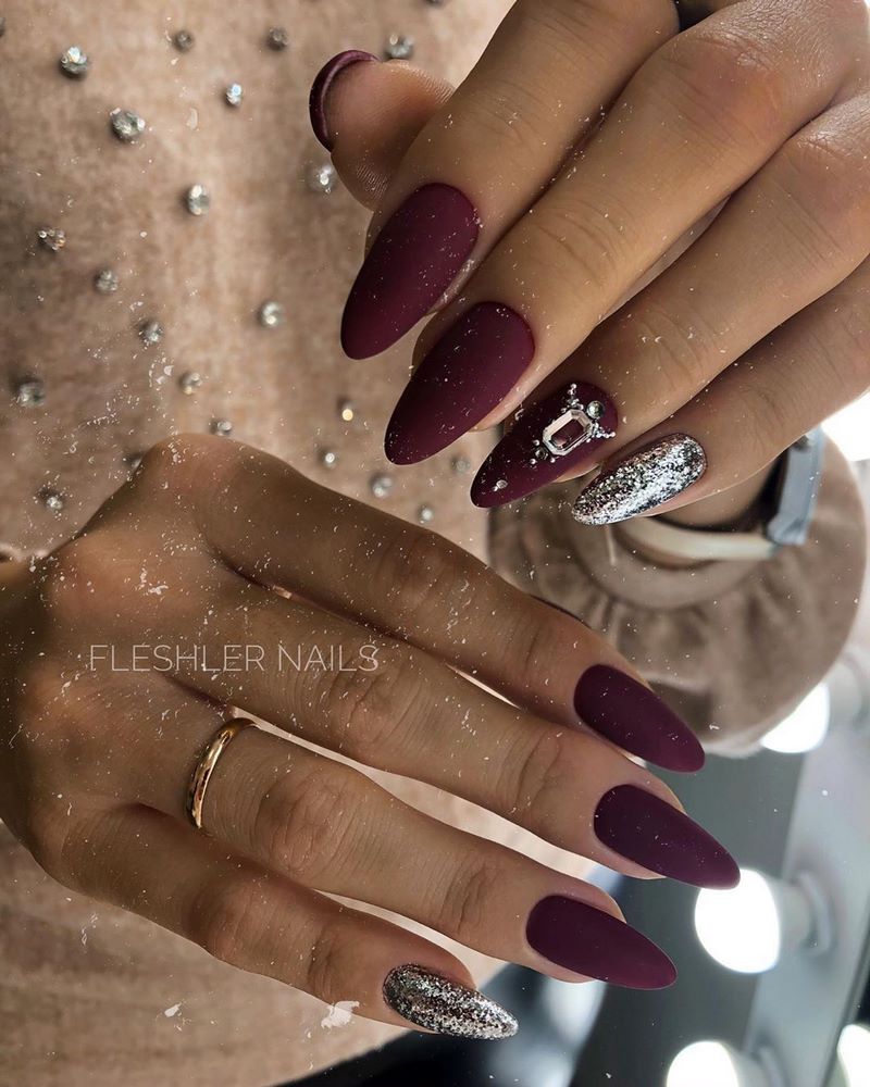 Блистательный новогодний маникюр 2027: фото-примеры