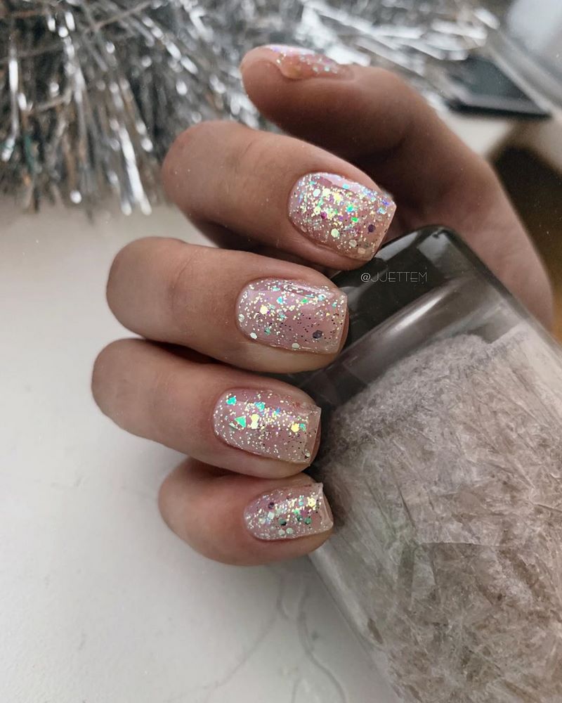 Блистательный новогодний маникюр 2027: фото-примеры