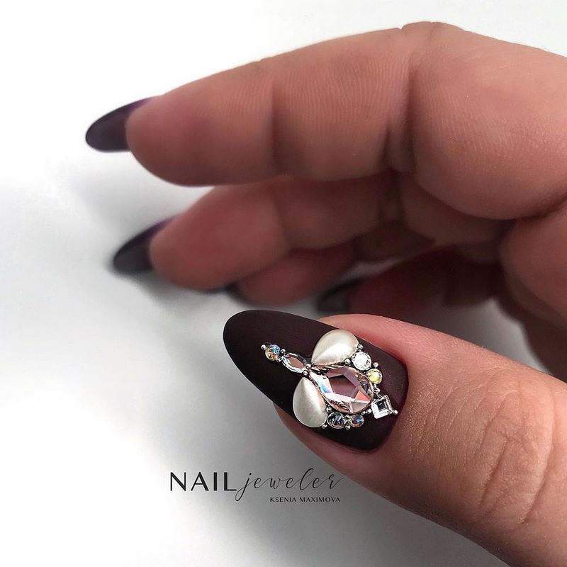 Блистательный новогодний маникюр 2027: фото-примеры