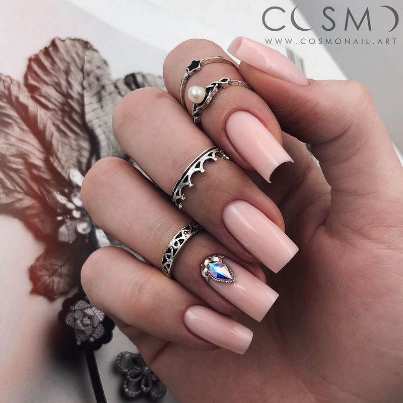 Блистательный новогодний маникюр 2027: фото-примеры