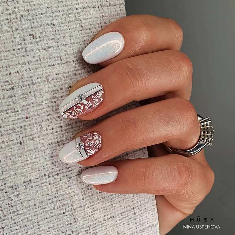 Блистательный новогодний маникюр 2027: фото-примеры