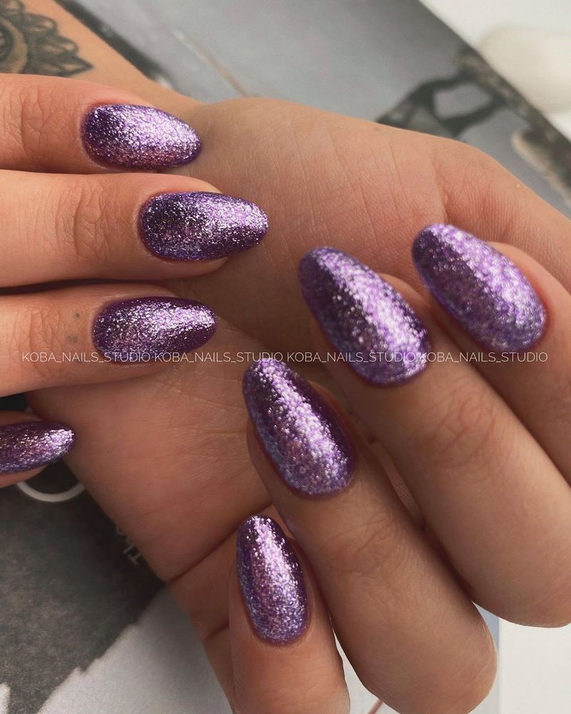 Блистательный новогодний маникюр 2027: фото-примеры