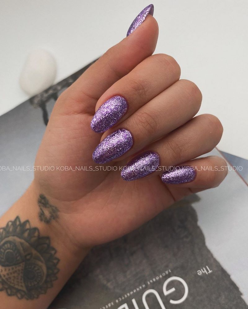 Блистательный новогодний маникюр 2027: фото-примеры