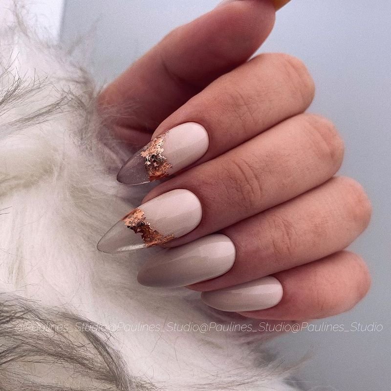 Блистательный новогодний маникюр 2027: фото-примеры