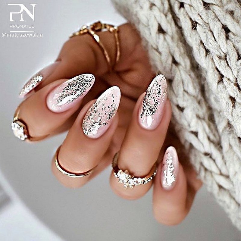 Блистательный новогодний маникюр 2027: фото-примеры