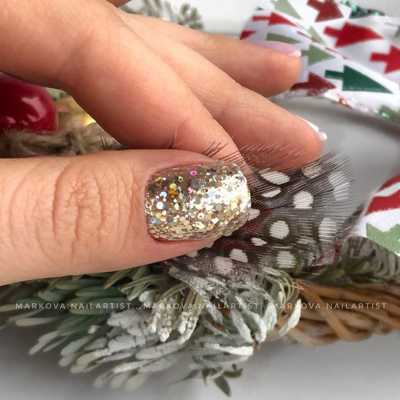 Блистательный новогодний маникюр 2027: фото-примеры