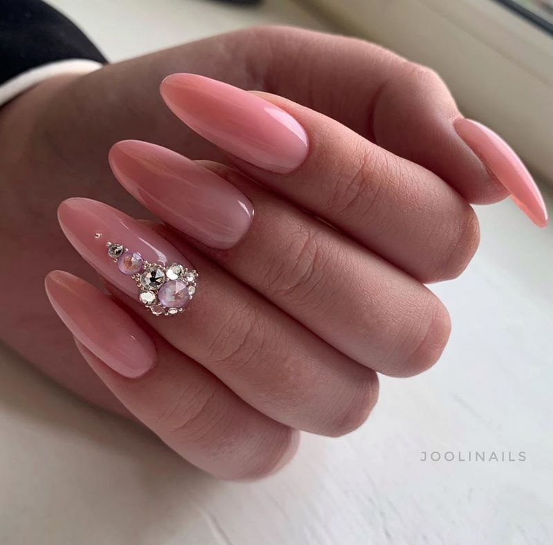 Бесподобный нюдовый маникюр 2026. Дизайны, стили, техники