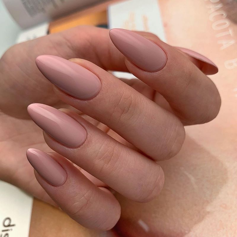 Бесподобный нюдовый маникюр 2026. Дизайны, стили, техники