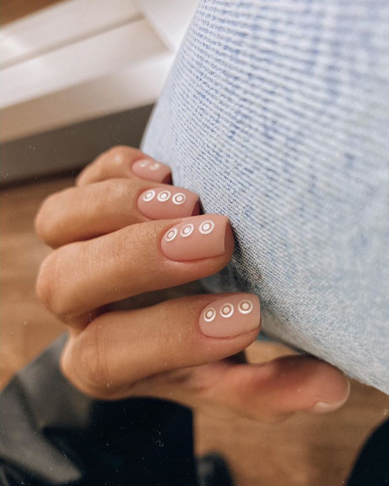 Бесподобный нюдовый маникюр 2026. Дизайны, стили, техники