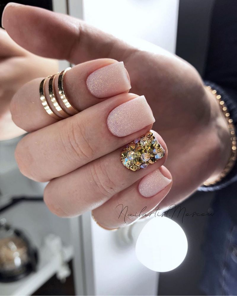 Бесподобный нюдовый маникюр 2026. Дизайны, стили, техники