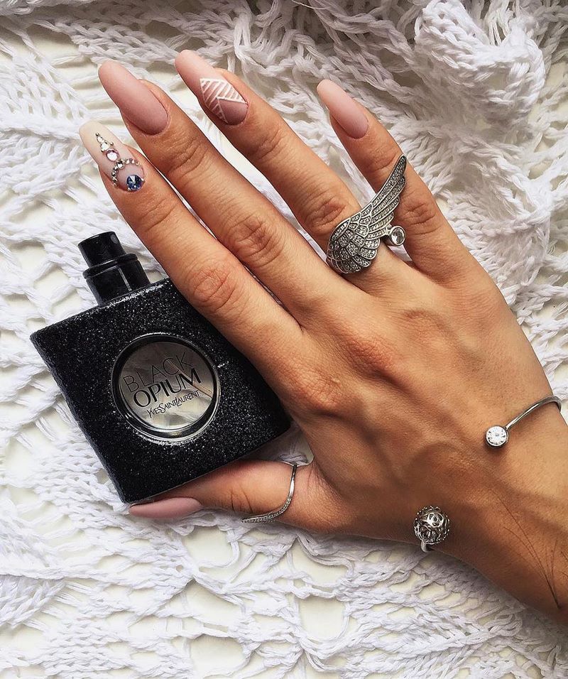 Бесподобный нюдовый маникюр 2026. Дизайны, стили, техники