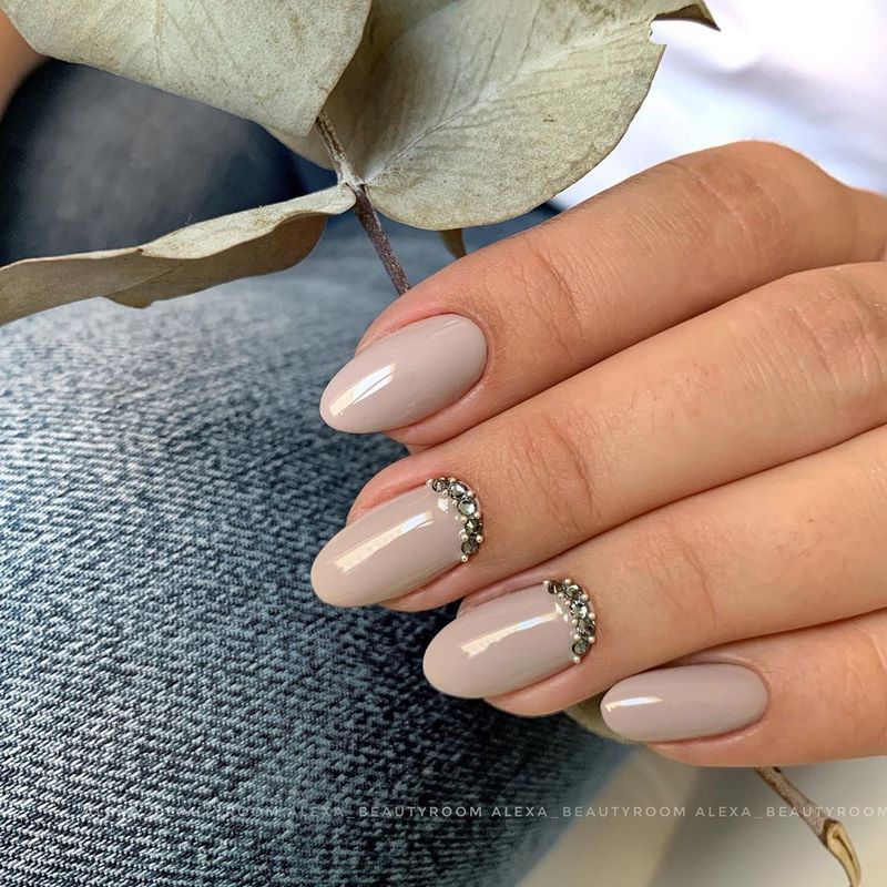 Бесподобный нюдовый маникюр 2026. Дизайны, стили, техники