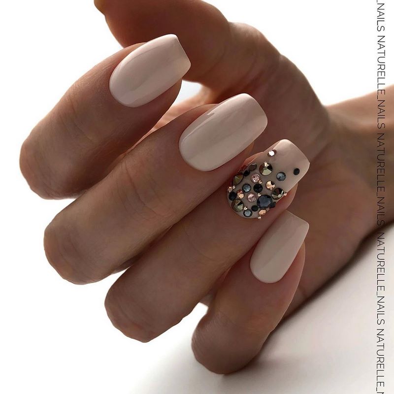 Бесподобный нюдовый маникюр 2026. Дизайны, стили, техники