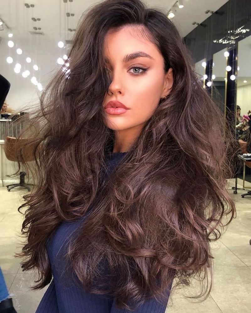 Топовые идеи стрижек и причесок на длинные волосы в сезоне 2026