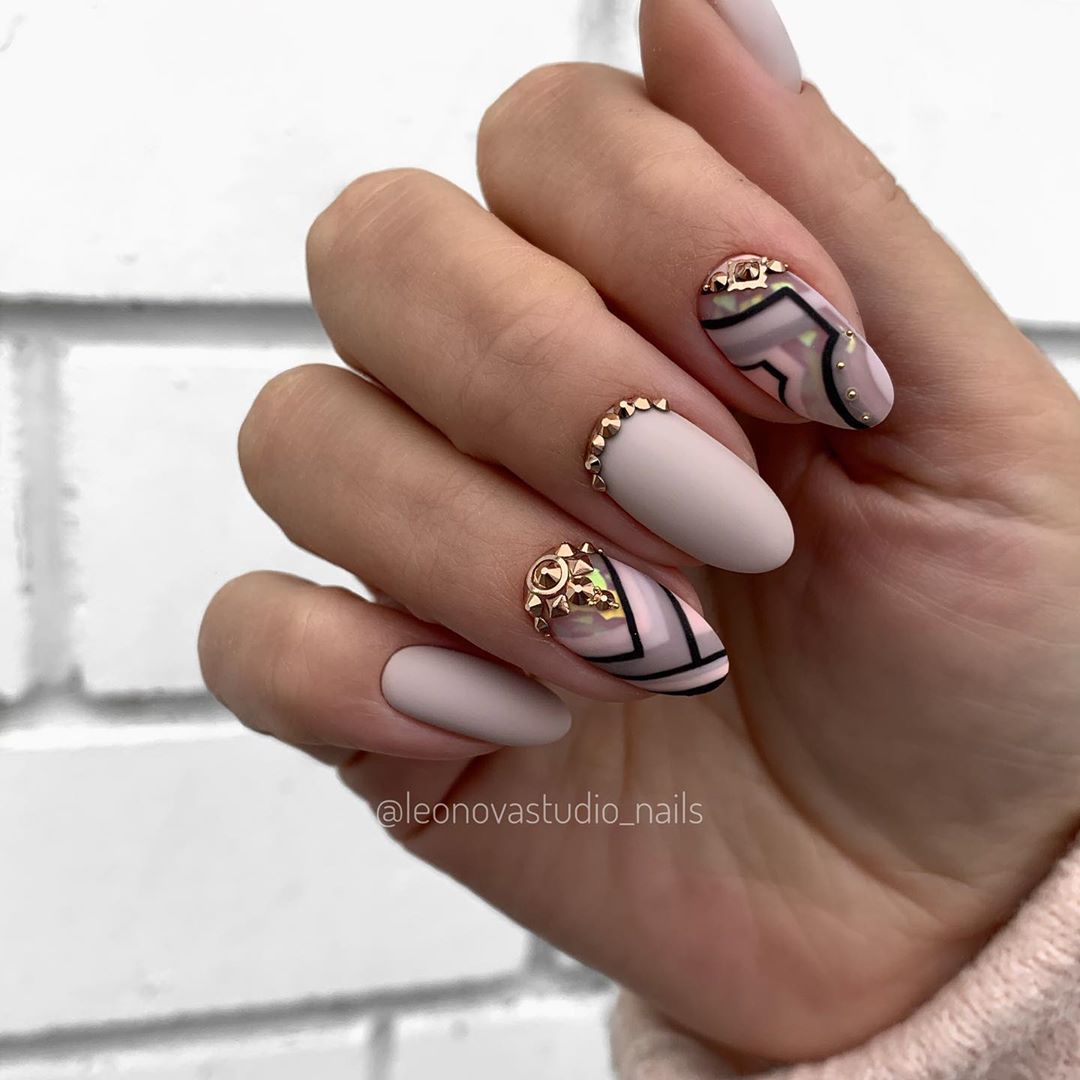 Топовые тренды маникюра 2026: новинки, идеи, фото