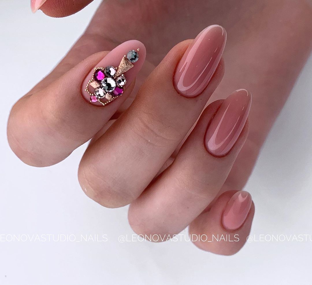Топовые тренды маникюра 2026: новинки, идеи, фото
