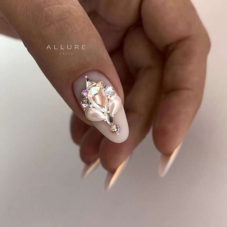 Топовые тренды маникюра 2026: новинки, идеи, фото