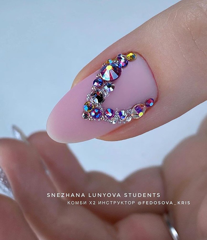 Топовые тренды маникюра 2026: новинки, идеи, фото