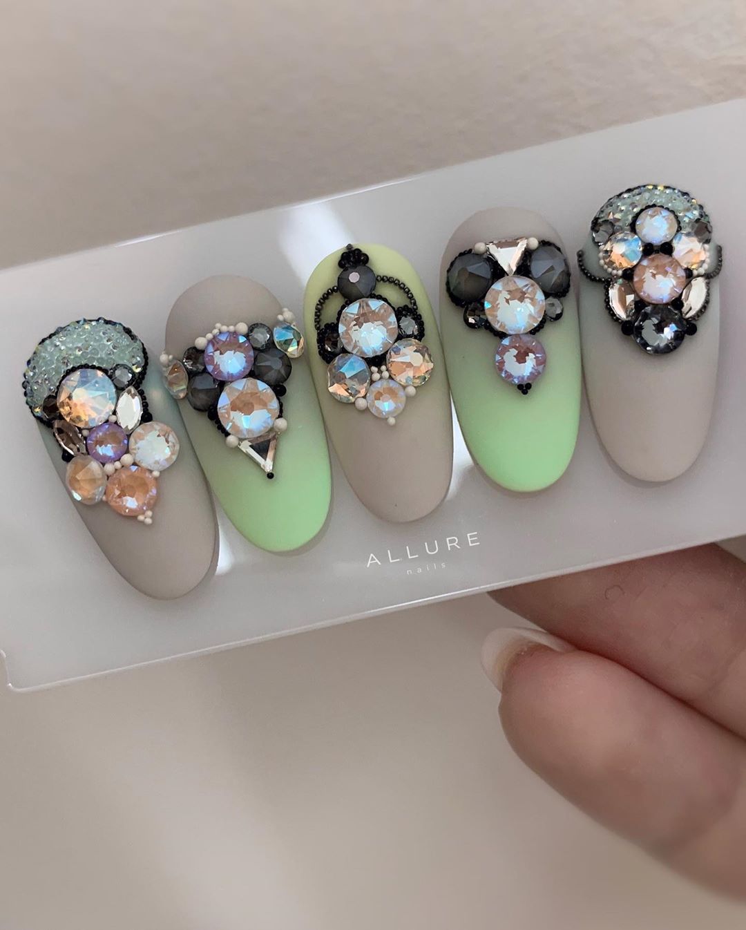 Топовые тренды маникюра 2026: новинки, идеи, фото