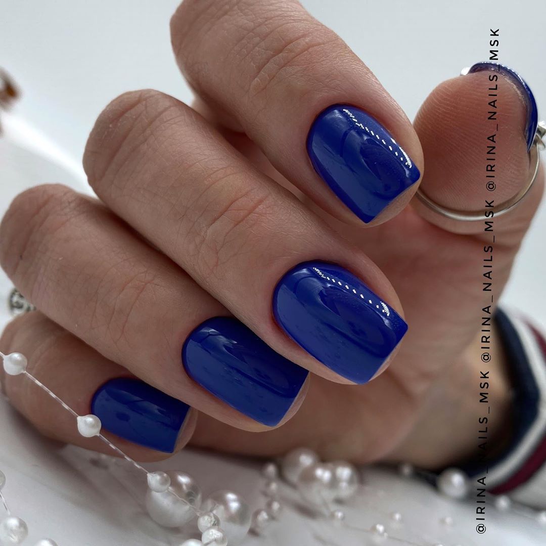 Стильный синий маникюр 2026: идеи, новинки, тенденции