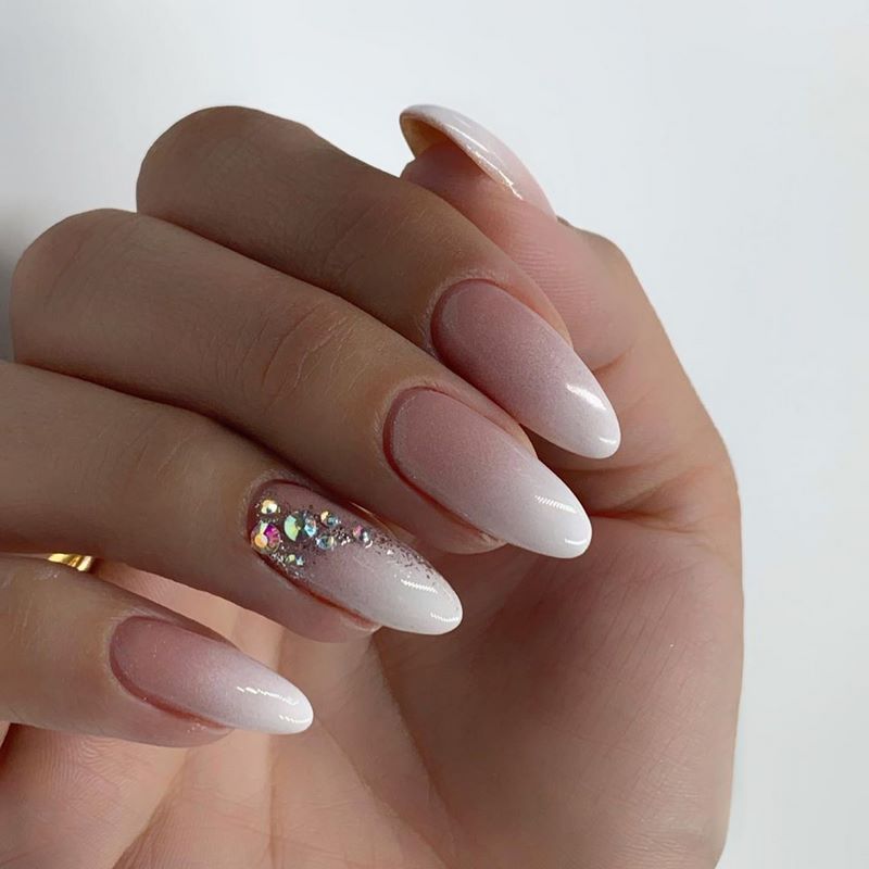 Сногсшибательный свадебный маникюр невесты 2026 – лучший дизайн в новых техниках!